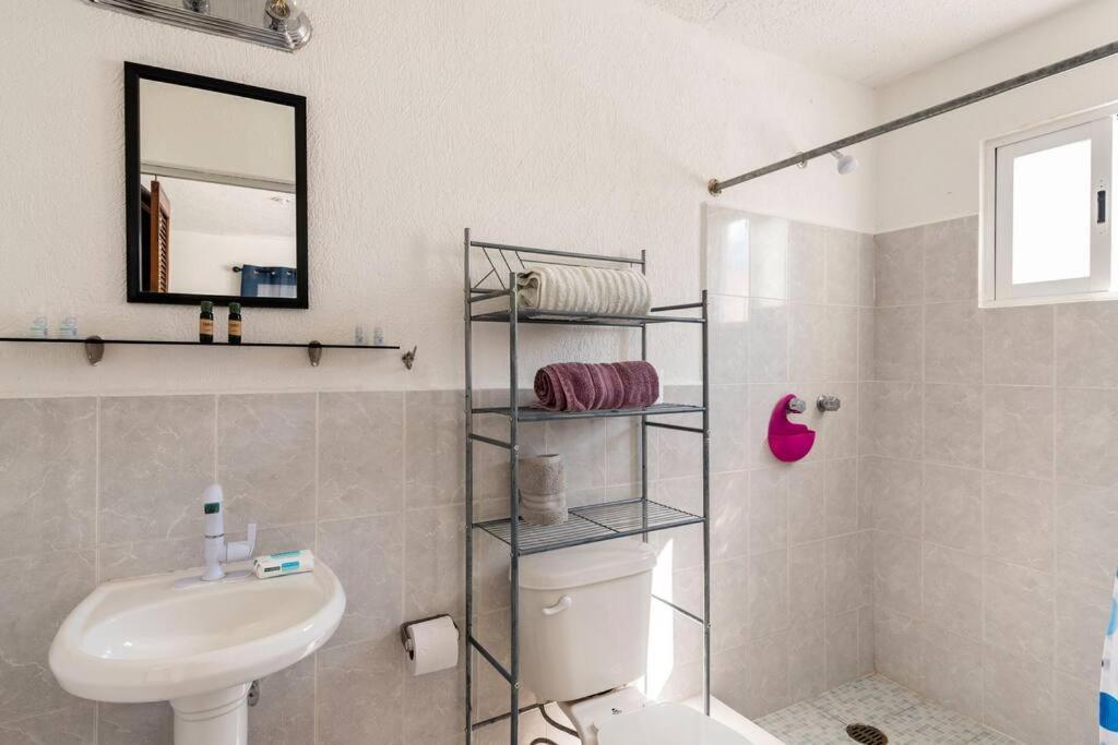 Micro Studio Perfect For Backpackers, Couples, 3 Min Drive To Playa El Nino Cancún Exterior foto