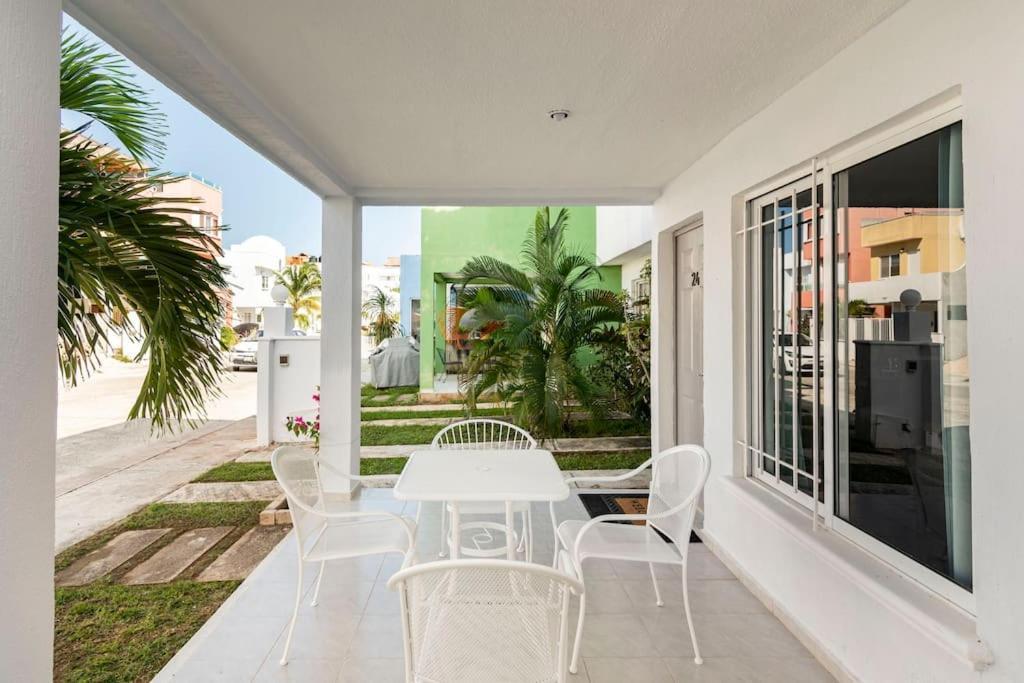 Micro Studio Perfect For Backpackers, Couples, 3 Min Drive To Playa El Nino Cancún Exterior foto