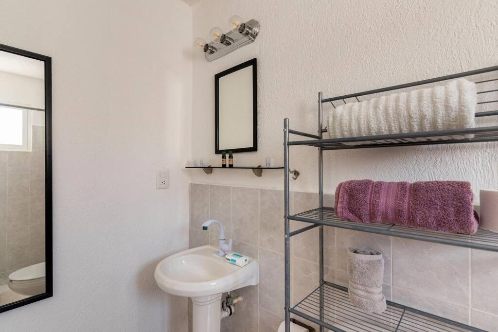 Micro Studio Perfect For Backpackers, Couples, 3 Min Drive To Playa El Nino Cancún Exterior foto